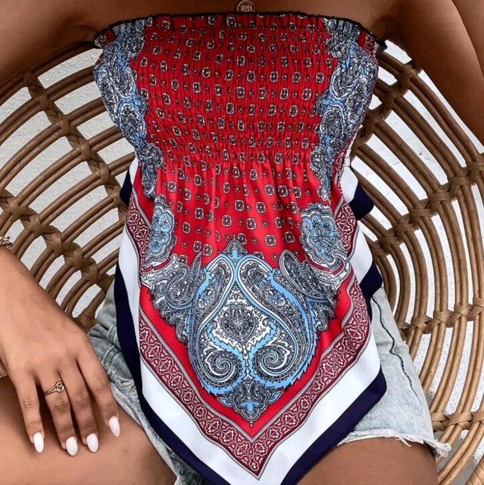 Paisley print shirred hankey hem rube top.